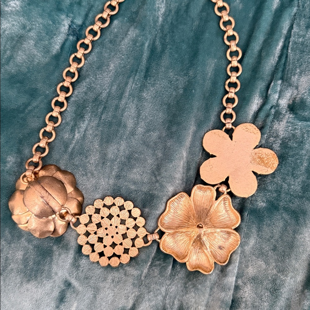Stella & Dot Statement Necklace - Picture 6 of 6